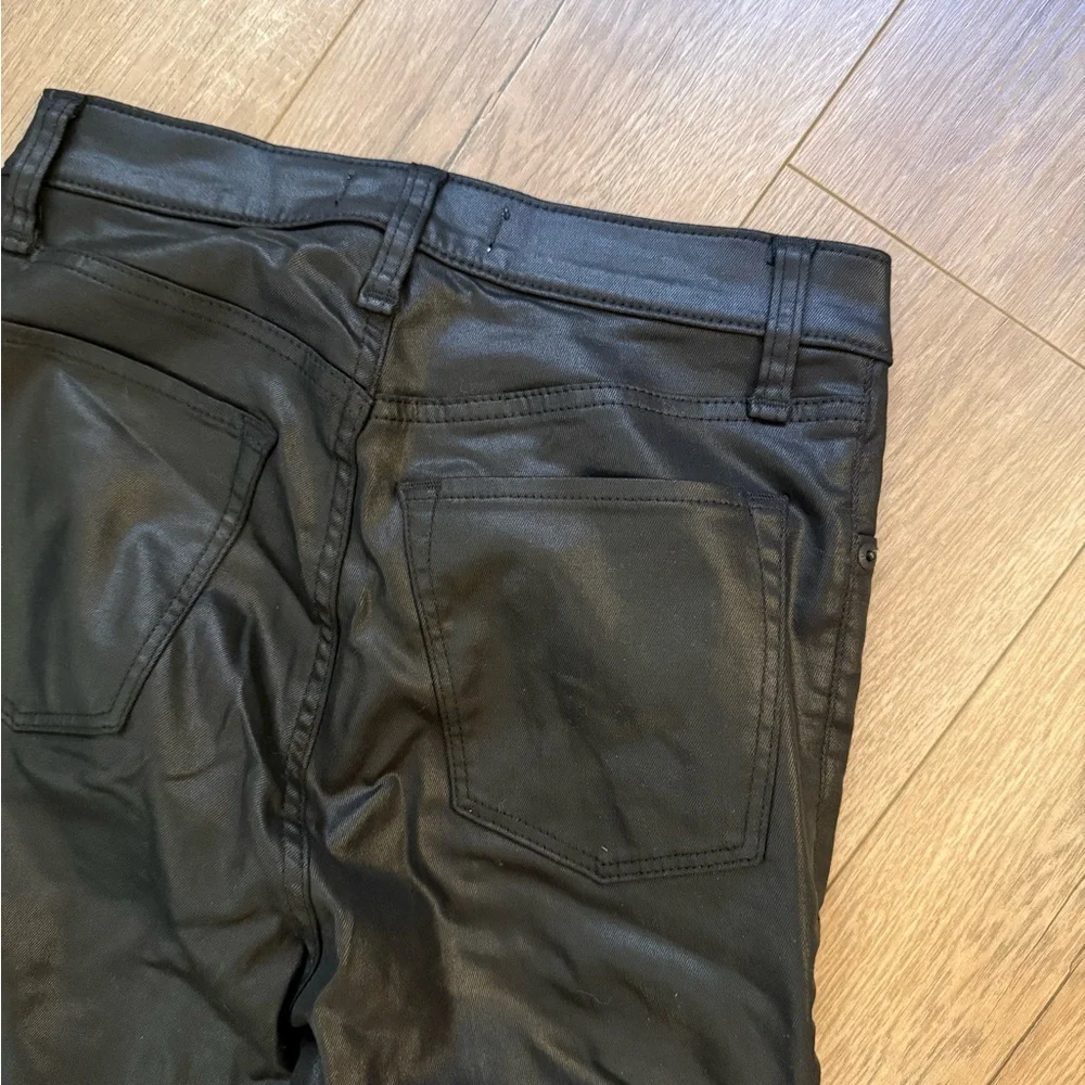 Abercrombie & Fitch sleek black